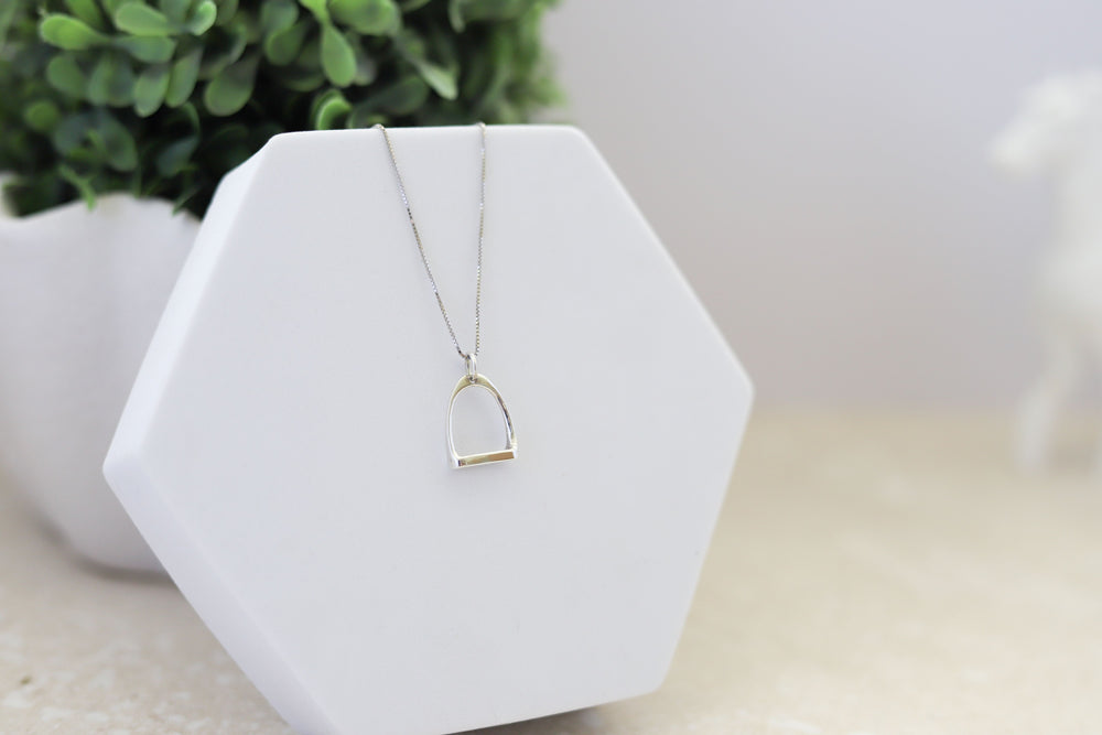 A Sterling silver stirrup pendant and 45 cm Sterling silver rhodium plated chain 
